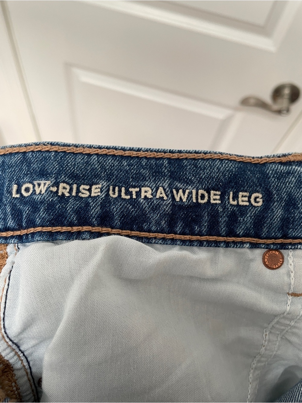 American Eagle size 2 long low rise ultra Wide-Leg Jeans in Blue Wash - Picture 10 of 11